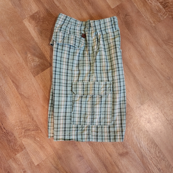IZOD Men's Green Plaid Cargo Shorts  Back Leather IZOD Patch Size 34 - Picture 6 of 7
